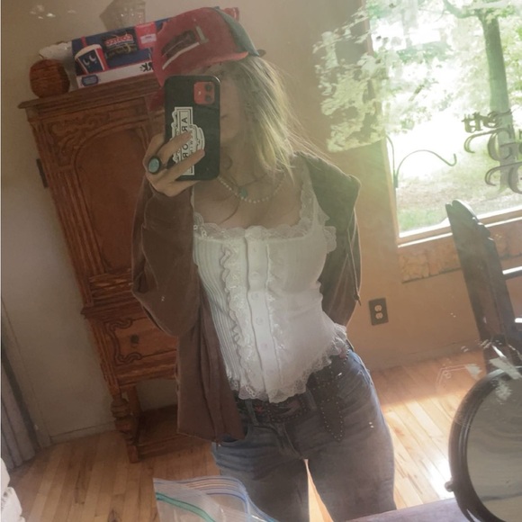 Meet your Posher, Emily - Picture 2 of 2